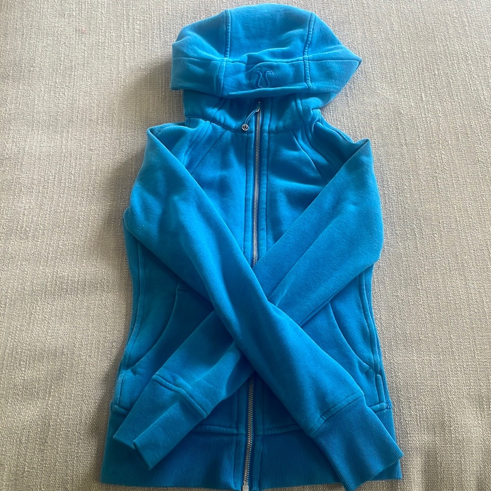 Lululemon scuba. Color: poolside. Worn a couple times. 70%cotton, 30%polyester